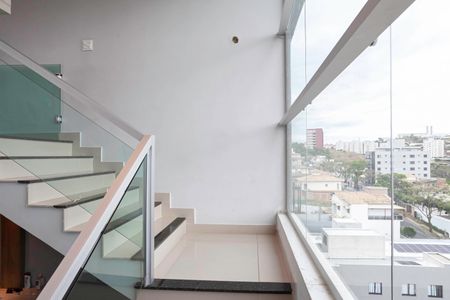 Apartamento para alugar com 120m², 2 quartos e 2 vagasEscada