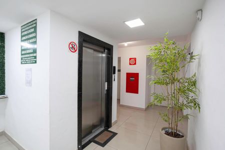 Apartamento para alugar com 120m², 2 quartos e 2 vagasHall social