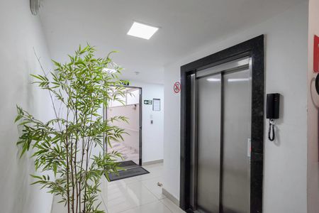 Apartamento para alugar com 120m², 2 quartos e 2 vagasHall social