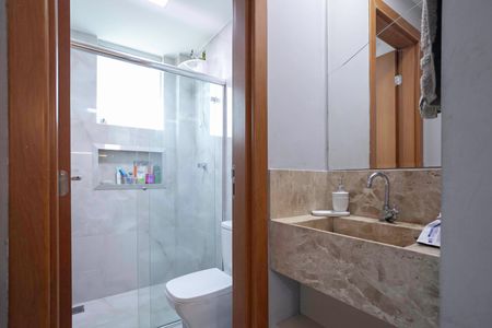 Apartamento para alugar com 120m², 2 quartos e 2 vagasBanheiro social 