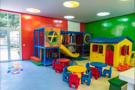 Apartamento à venda com 133m², 3 quartos e 2 vagas Apartamento à venda com 133m², 3 quartos e 2 vagasÁrea comum - Playground