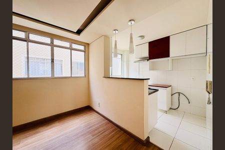 Cozinha de apartamento à venda com 2 quartos, 47m² em Venda Nova, Belo Horizonte