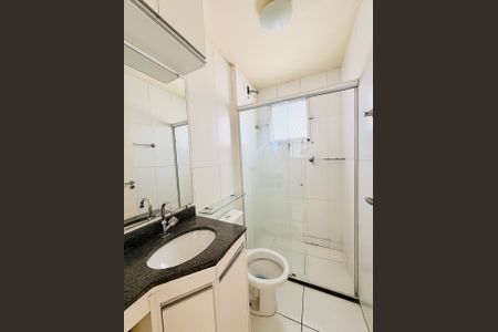 Banheiro de apartamento à venda com 2 quartos, 47m² em Venda Nova, Belo Horizonte