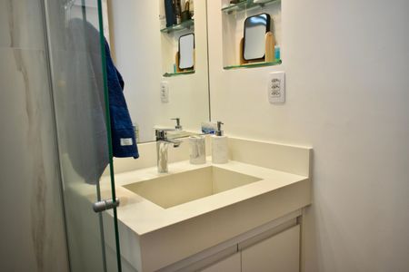 Apartamento à venda com 79m², 2 quartos e 2 vagas Apartamento à venda com 79m², 2 quartos e 2 vagasBanheiro da Suíte