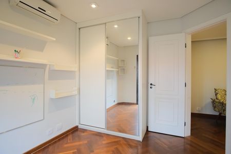 Apartamento para alugar com 200m², 3 quartos e 3 vagasSuíte 2