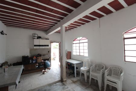 Casa à venda com 660m², 8 quartos e 3 vagasSala (Casa dos Fundos)