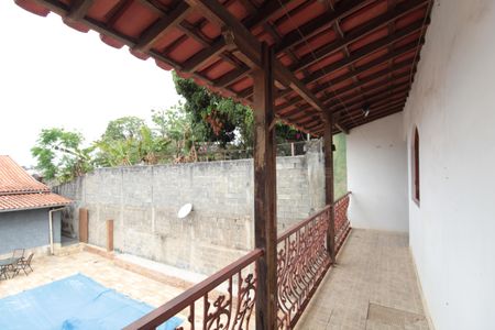 Casa à venda com 660m², 8 quartos e 3 vagasVaranda (Casa dos Fundos)