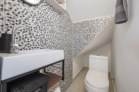 Casa de condomínio à venda com 124m², 2 quartos e 2 vagasLavabo