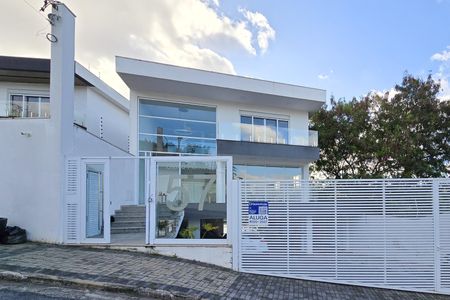Casa para alugar com 495m², 5 quartos e 7 vagasFachada
