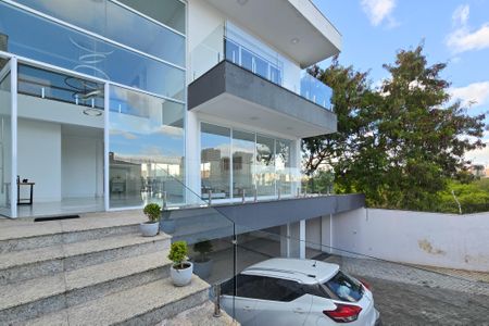 Casa para alugar com 495m², 5 quartos e 7 vagasEntrada