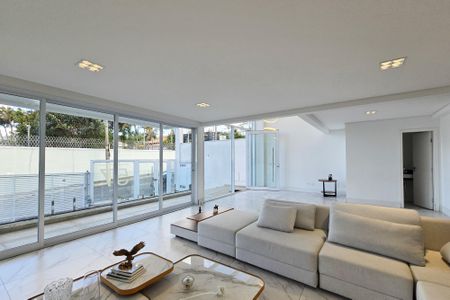 Casa para alugar com 495m², 5 quartos e 7 vagasSala