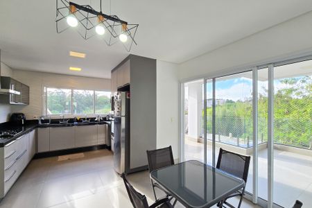 Casa para alugar com 495m², 5 quartos e 7 vagasCozinha