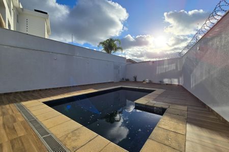 Casa para alugar com 495m², 5 quartos e 7 vagasÁrea - Piscina