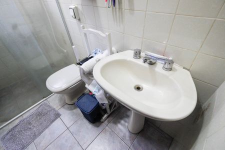 Casa à venda com 220m², 4 quartos e 3 vagas Casa à venda com 220m², 4 quartos e 3 vagasBanheiro