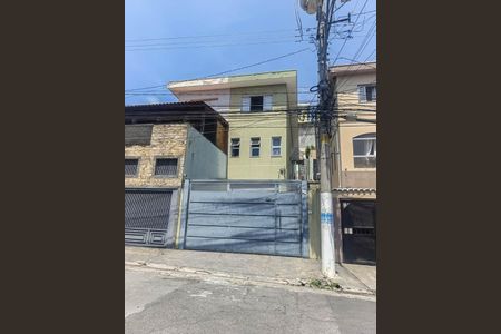 Casa à venda com 220m², 4 quartos e 3 vagas Casa à venda com 220m², 4 quartos e 3 vagasFachada