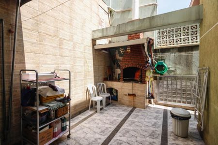 Casa à venda com 220m², 4 quartos e 3 vagas Casa à venda com 220m², 4 quartos e 3 vagasÁrea de serviço