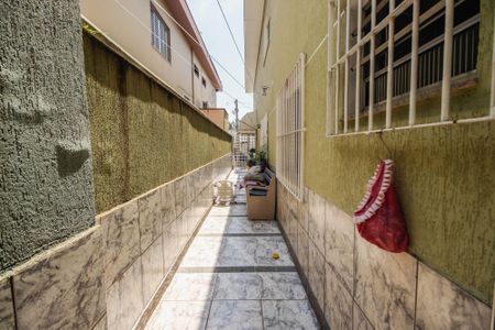 Casa à venda com 220m², 4 quartos e 3 vagas Casa à venda com 220m², 4 quartos e 3 vagasCorredor