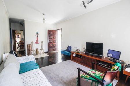 Casa à venda com 220m², 4 quartos e 3 vagas Casa à venda com 220m², 4 quartos e 3 vagasSala