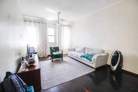 Casa à venda com 220m², 4 quartos e 3 vagas Casa à venda com 220m², 4 quartos e 3 vagasSala