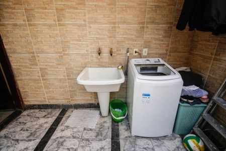 Casa à venda com 220m², 4 quartos e 3 vagas Casa à venda com 220m², 4 quartos e 3 vagasÁrea de serviço