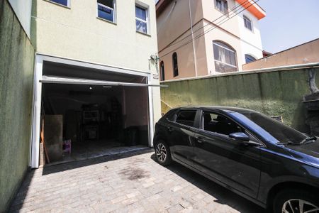 Casa à venda com 220m², 4 quartos e 3 vagas Casa à venda com 220m², 4 quartos e 3 vagasGaragem