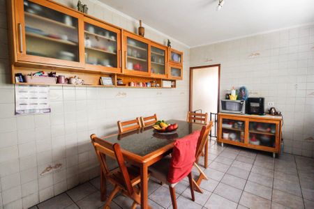 Casa à venda com 220m², 4 quartos e 3 vagas Casa à venda com 220m², 4 quartos e 3 vagasCozinha