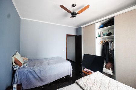 Casa à venda com 220m², 4 quartos e 3 vagas Casa à venda com 220m², 4 quartos e 3 vagasQuarto 3