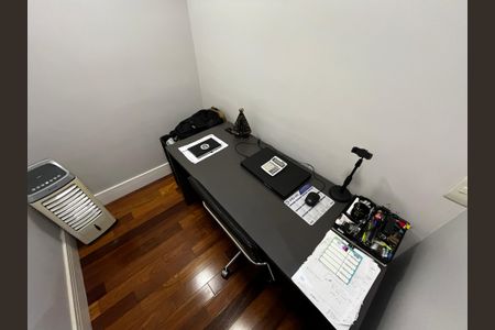 Apartamento à venda com 144m², 3 quartos e 3 vagas Apartamento à venda com 144m², 3 quartos e 3 vagasEscritório