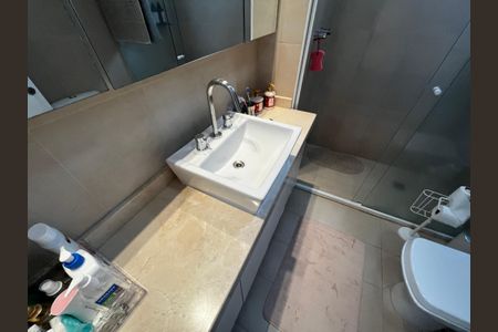 Apartamento à venda com 144m², 3 quartos e 3 vagas Apartamento à venda com 144m², 3 quartos e 3 vagasBanheiro da Suíte 1