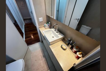 Apartamento à venda com 144m², 3 quartos e 3 vagas Apartamento à venda com 144m², 3 quartos e 3 vagasBanheiro da Suíte 1