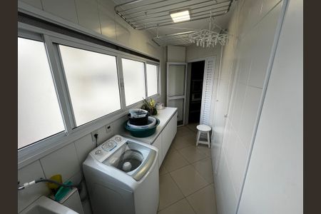 Apartamento à venda com 144m², 3 quartos e 3 vagas Apartamento à venda com 144m², 3 quartos e 3 vagasÁrea de Serviço