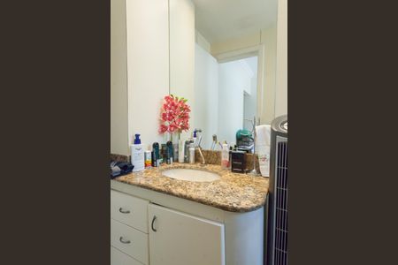 Apartamento à venda com 225m², 4 quartos e 4 vagasBanheiro suite 