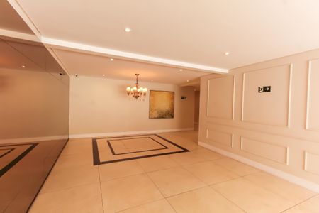 Apartamento à venda com 60m², 2 quartos e 1 vaga Apartamento à venda com 60m², 2 quartos e 1 vagaHall