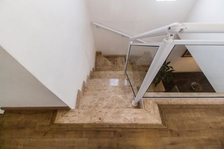 Casa à venda com 118m², 3 quartos e 1 vaga Casa à venda com 118m², 3 quartos e 1 vagaEscada