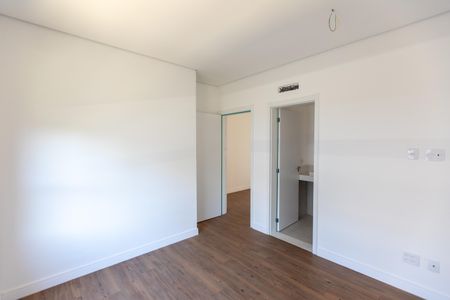 Casa de condomínio à venda com 138m², 3 quartos e 4 vagasSuíte 1