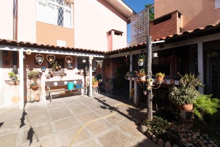 Casa à venda com 120m², 3 quartos e 2 vagasQuintal