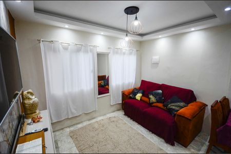 Casa à venda com 50m², 2 quartos e sem vaga Casa à venda com 50m², 2 quartos e sem vagaSala