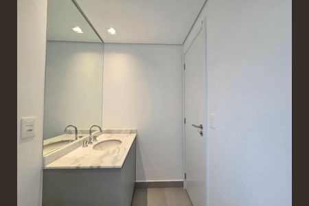 Apartamento para alugar com 140m², 2 quartos e 2 vagas Apartamento para alugar com 140m², 2 quartos e 2 vagasBanheiro da Suíte 1