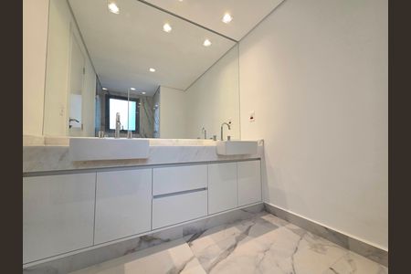 Apartamento para alugar com 140m², 2 quartos e 2 vagas Apartamento para alugar com 140m², 2 quartos e 2 vagasBanheiro da Suíte 2