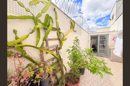 Casa à venda com 232m², 3 quartos e 2 vagasQuintal