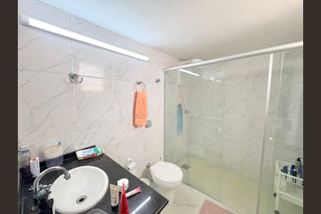 Casa à venda com 232m², 3 quartos e 2 vagasBanheiro da Suíte