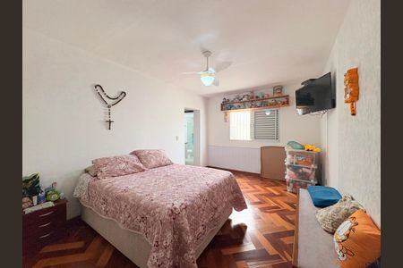 Casa à venda com 232m², 3 quartos e 2 vagasSuíte com closet