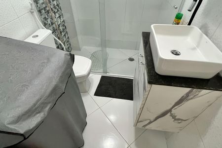Banheiro de apartamento para alugar com 1 quarto, 34m² em José Menino, Santos