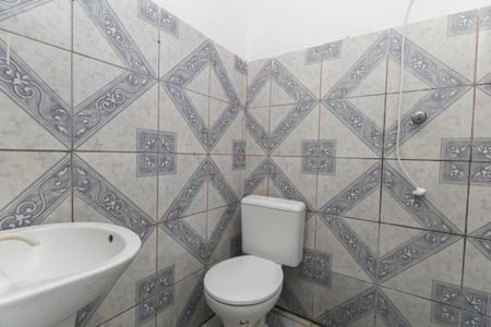 Casa para alugar com 30m², 1 quarto e sem vaga Casa para alugar com 30m², 1 quarto e sem vagaBanheiro Social