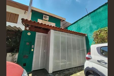 Casa à venda com 95m², 3 quartos e 1 vaga Casa à venda com 95m², 3 quartos e 1 vagaFachada