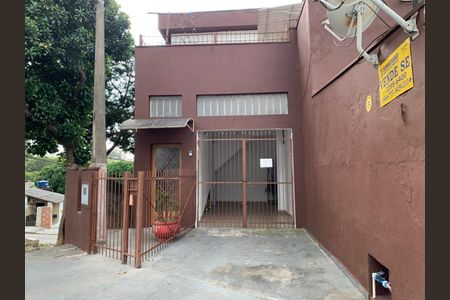 Casa à venda com 300m², 2 quartos e 2 vagas Casa à venda com 300m², 2 quartos e 2 vagasQuintal