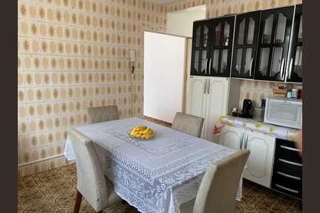 Casa à venda com 300m², 2 quartos e 2 vagas Casa à venda com 300m², 2 quartos e 2 vagasCozinha