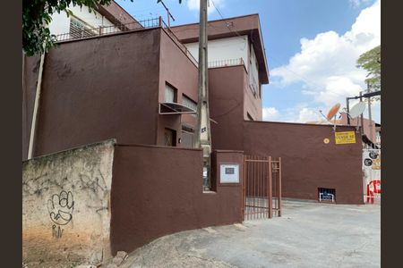 Casa à venda com 300m², 2 quartos e 2 vagas Casa à venda com 300m², 2 quartos e 2 vagasFachada