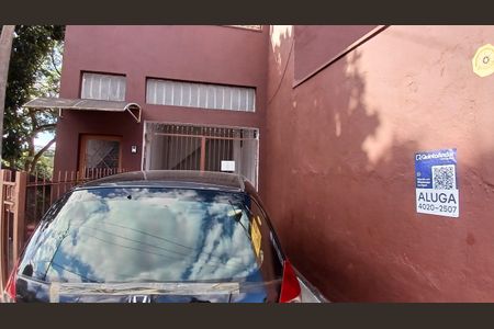 Casa à venda com 300m², 2 quartos e 2 vagas Casa à venda com 300m², 2 quartos e 2 vagasFachada