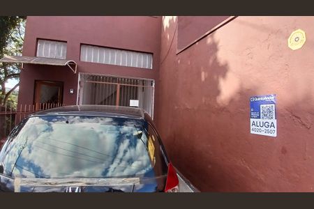 Casa à venda com 300m², 2 quartos e 2 vagas Casa à venda com 300m², 2 quartos e 2 vagasFachada